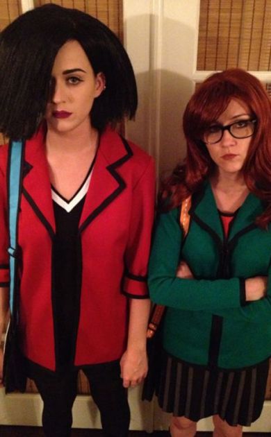 Katy Perry y Shannon Woodward como personajes de la serie"Daria" | eonline.com
