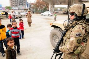 800px-Local_soldier_mentors_Afghan_police_in_Kabul-287x190.jpg