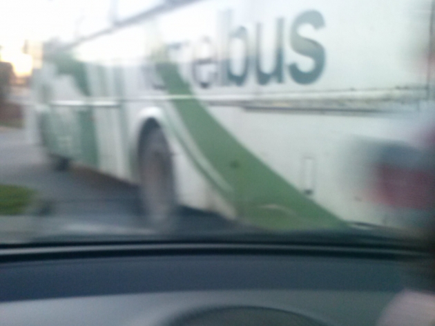 Bus de empresa Kémelbus realiza maniobra arriesgada y casi choca a vehículo menor | Camilo Cañulef