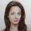 Artista sueco retrata en topless a Angelina Jolie post mastectomía: ganancias será para caridad