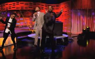 Protagonistas de “El Príncipe del Rap” reviven el “baile de Carlton” en estelar inglés