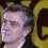 Lanzan huevos a Pablo Longueira durante conferencia de prensa