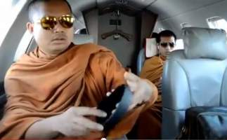 Polémica en Tailandia por imágenes monjes budistas en jet privado con artículos de lujo