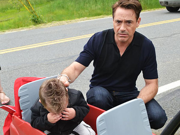 Downey Jr. intenta consolar a su pequeño fan | Heather Denno