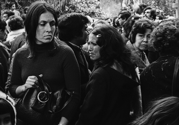 Funeral of Pablo Neruda, September, 1973 -mujeres
