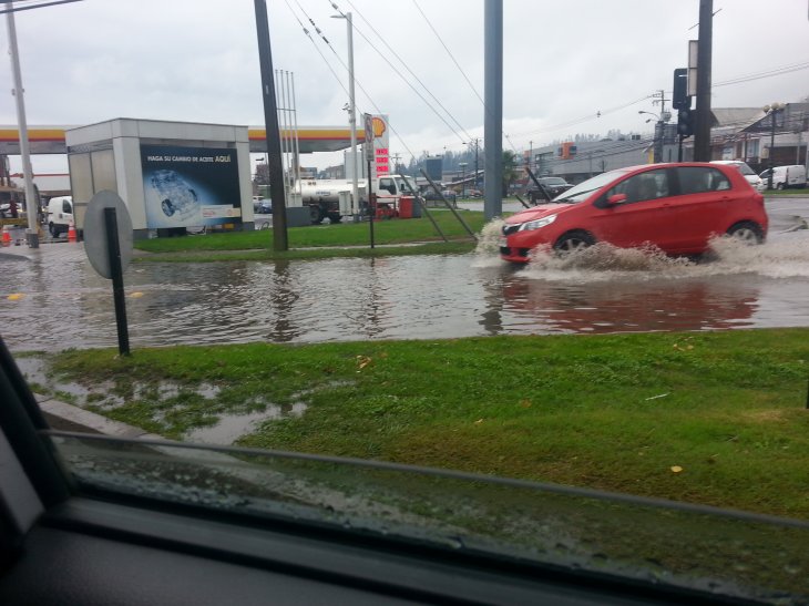 Calle inundada en San Pedro de la Paz