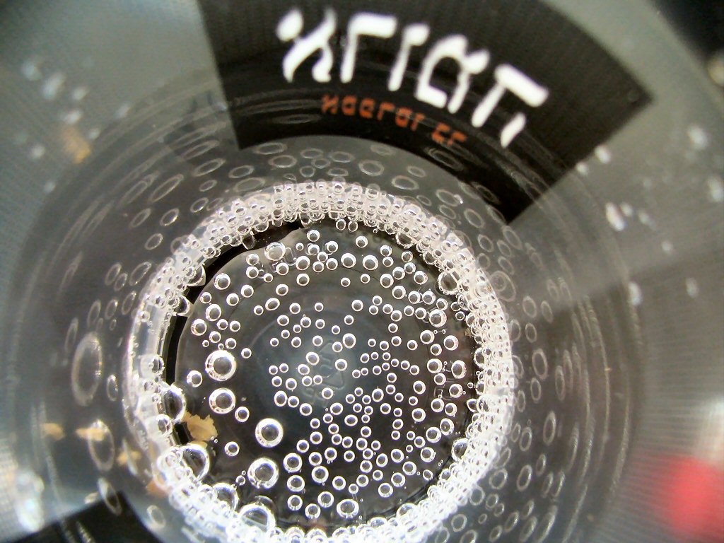 niebla Sin Exagerar Malas vibras? La verdadera razón por la que se forman burbujas en los vasos  de agua | Sociedad | BioBioChile