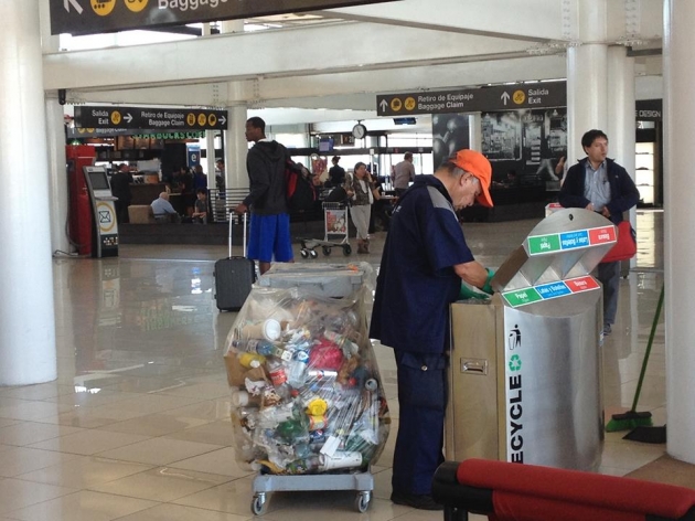 Basura en contenedores diferenciados  | Oriana Bernasconi  Ramirez