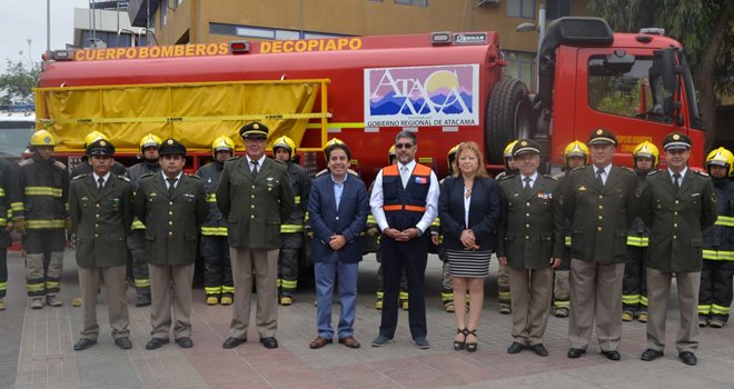 entrega-de-carros-cisternas-para-bomberos-de-copiap%C3%B3-y-tierra-amarilla-660x350.jpg