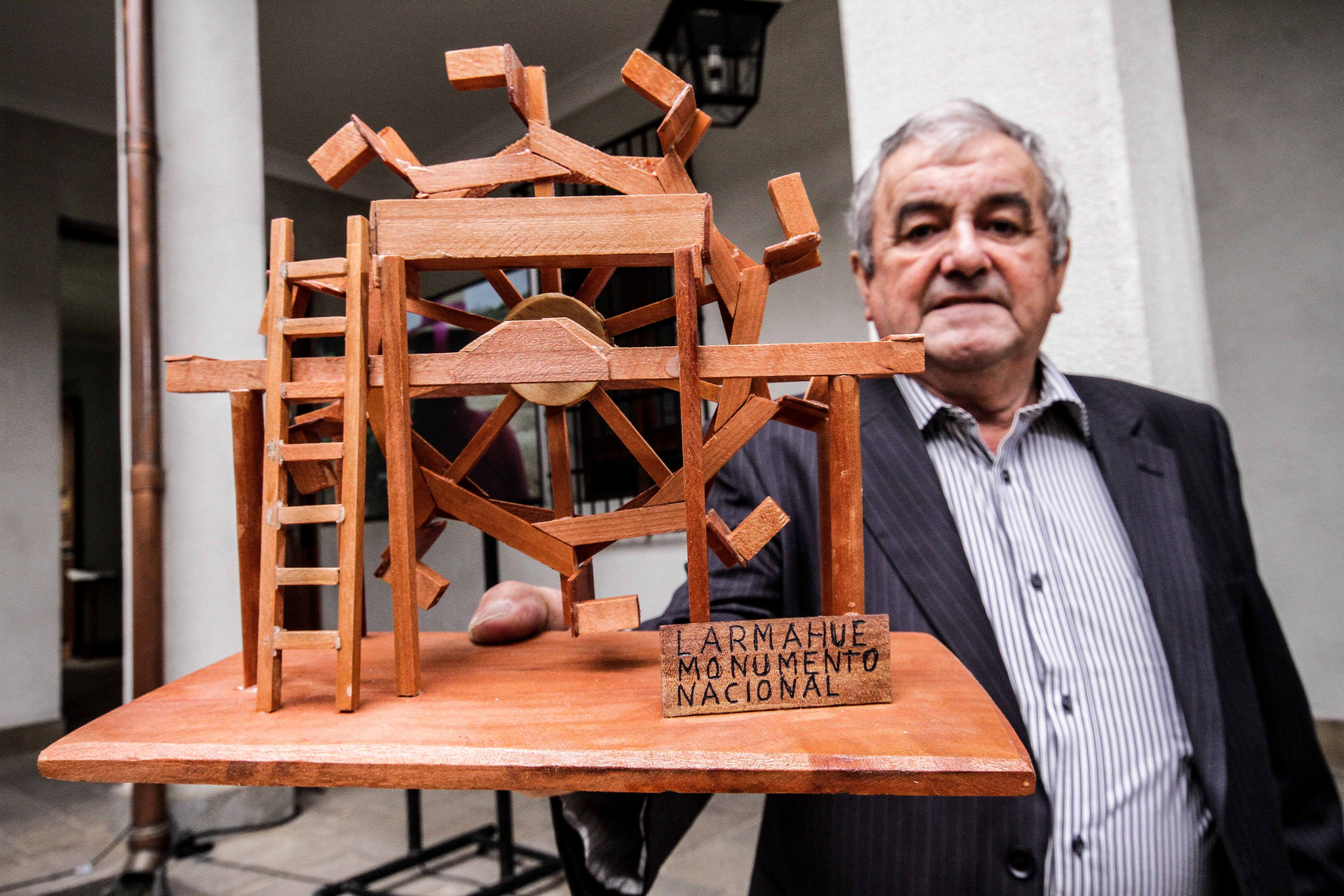 Arturo Lucero, único constructor y reparador de las “Ruedas de agua de Larmahue” – 2014