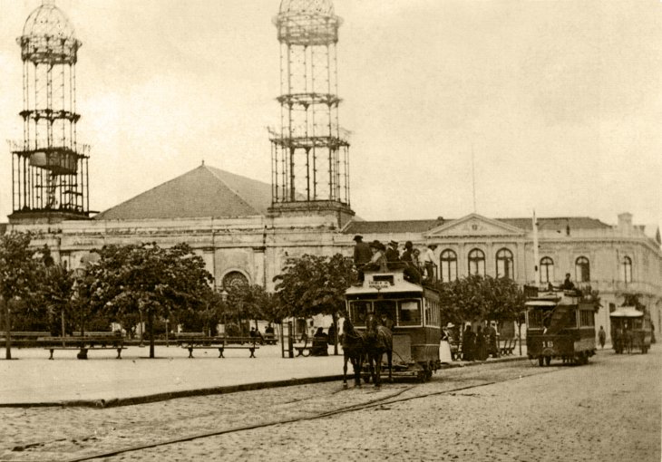 Carro a sangre en Plaza de la Independencia | Archivo Histórico de Concepción