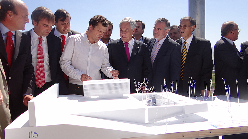 Presidente Piñera junto a Dirección de Arquitectura del MOP | mop.cl
