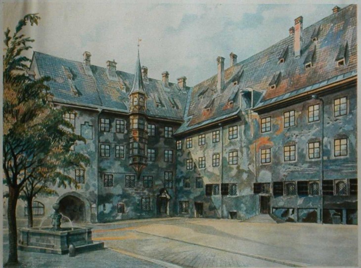  The Courtyard of the Old Residency in Munich, 1914 | Wikimedia