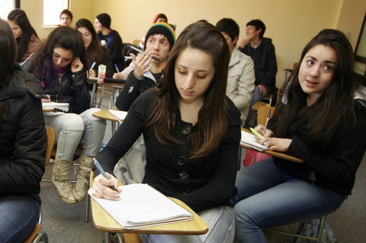 Los jóvenes estudian y buscan más grados académicos para valerse | Agencia UNO