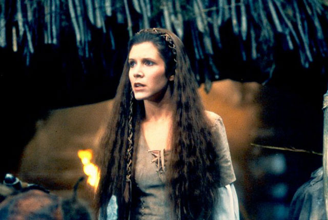 Carrie Fisher interpretando a la princesa Leia en una de las sagas de Star Wars. 