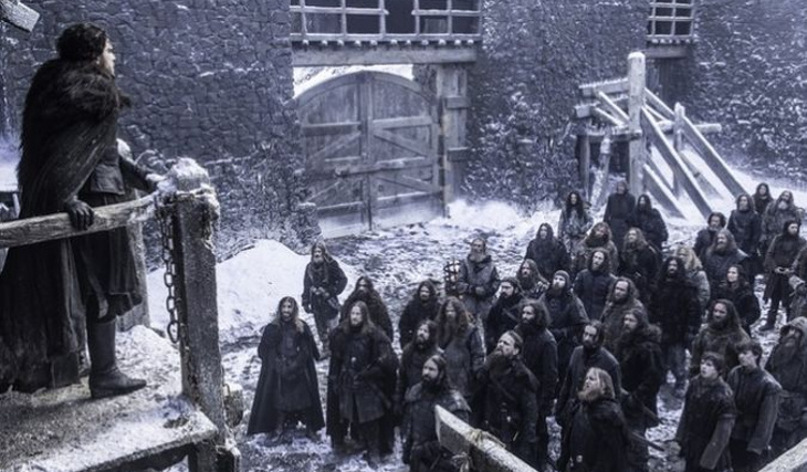 Jon Snow frente a los cuervos de la guardia | HBO