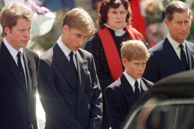 Principes William y Hen en el funeral de su madre, la Princesa DIana 1997 -