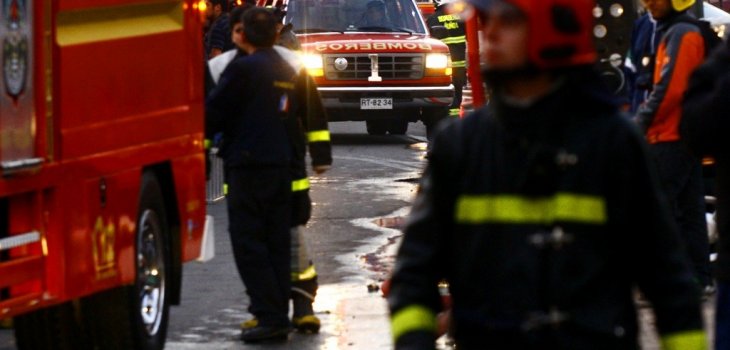 Bomberos controló incendio que destruyó vivienda en Puente Alto - BioBioChile