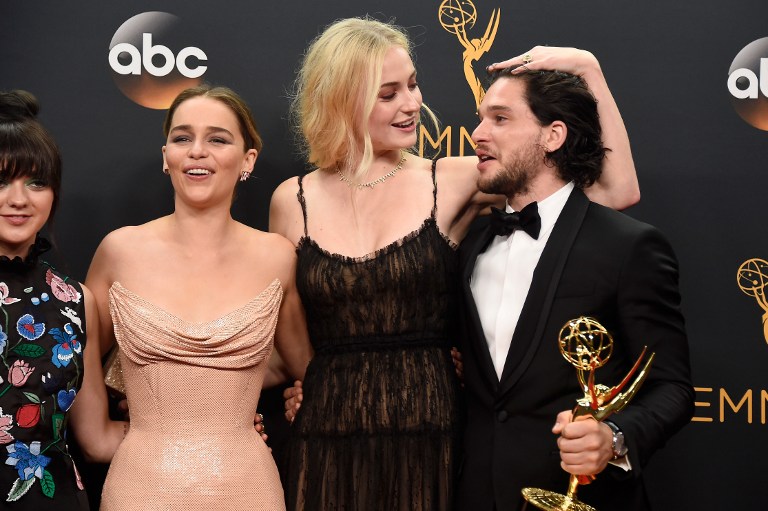 Elenco de Game of Thrones durante los premios Emmy 2016