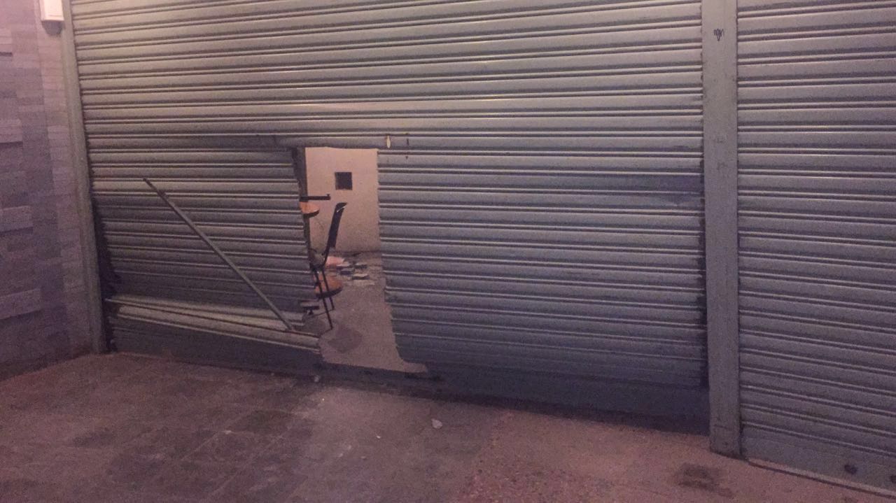 Acceso a la zona comercial del Foro destruido