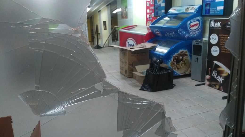 Destrozos en Café El Ombligo