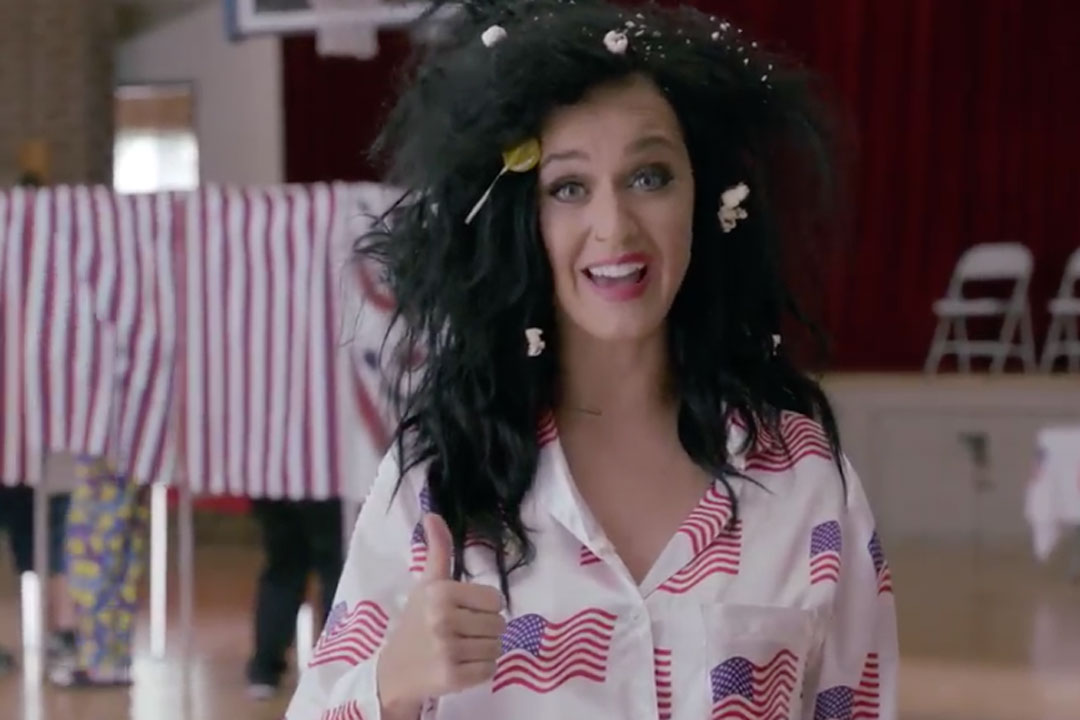 Katy Perry en campaña para votar en las elecciones presidenciales.