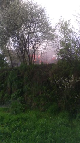 Incendio consume vivienda de dos pisos en Osorno: 3 personas quedaron damnificadas
