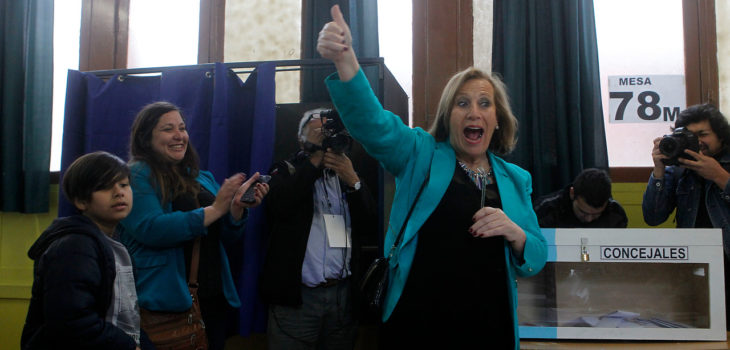 Ñuñoa: Helia Molina emite su voto y asegura que viaje a New York ... - BioBioChile