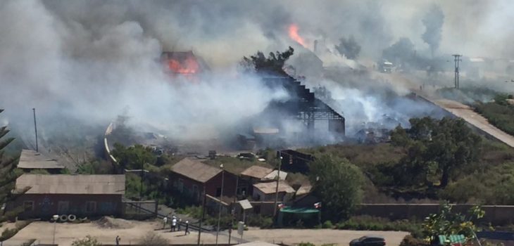 Videos muestran impresionante incendio que afectó a 14 casas en ... - BioBioChile