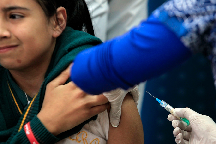 Por qué es vital que vacunes a tu hija contra el Papiloma Humano