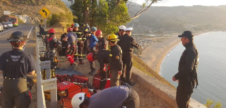 rescate-bomberos-laguna-verde-valparaiso-55_david--e1476138987904-730x350.jpg