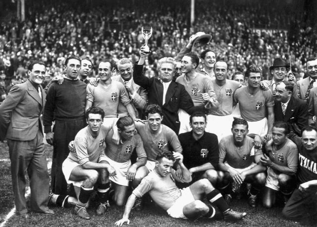 Italia campeón del mundial de 1938 con Meazza