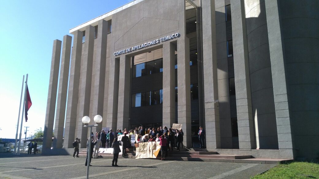 Funcionarios del Poder Judicial de Temuco realizan manifestación en apoyo al sector público