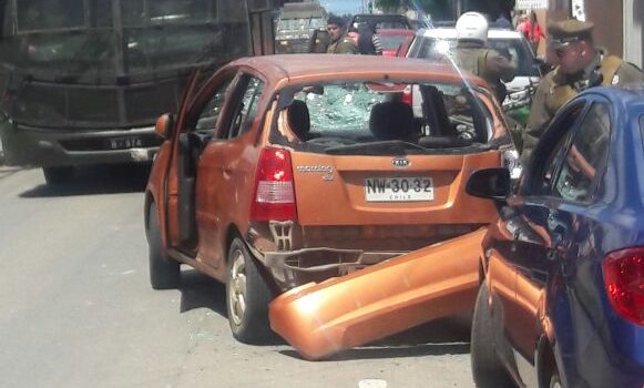 Auto destruido durante incidentes en Cañete