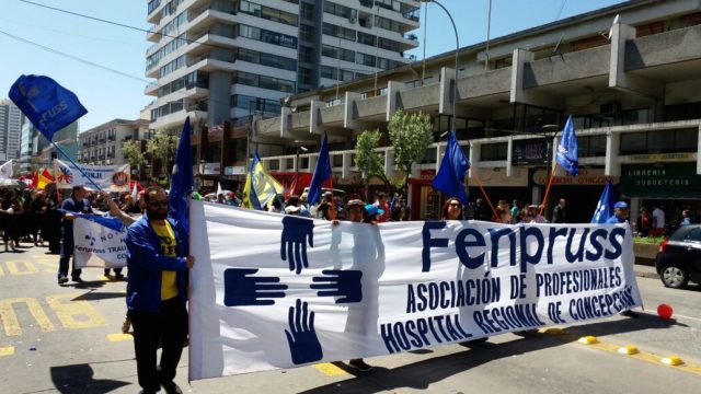 Trabajadores marcharon por las calles de Concepción en rechazo al reajuste salarial que se vota en Congreso