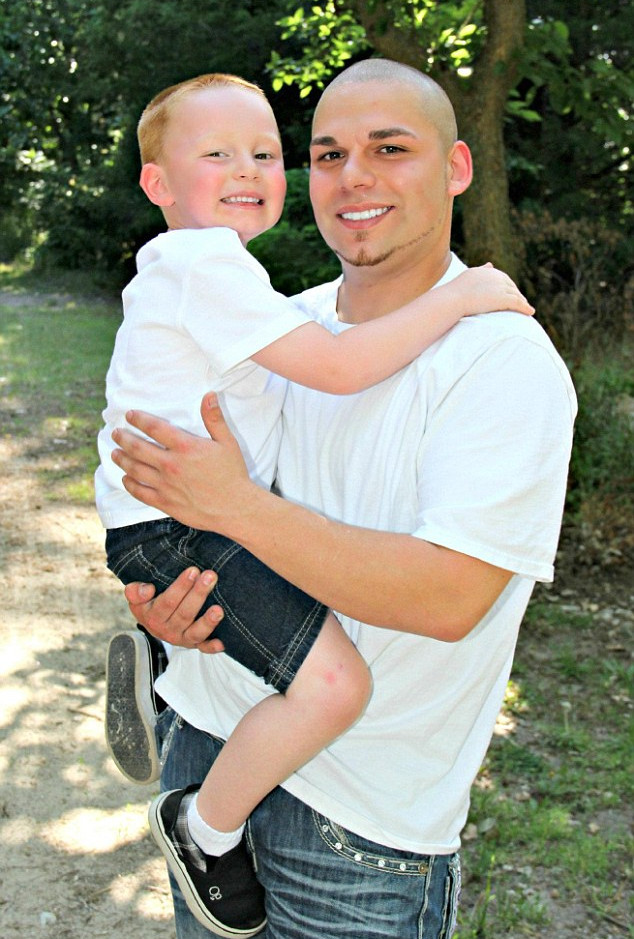 Josh Marshall y su hijo Gabriel | Facebook