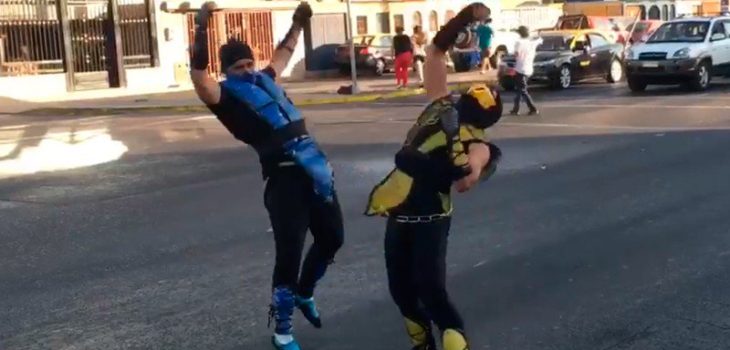 Iquique: Artistas sorprenden a automovilistas a lo Mortal Kombat y ... - BioBioChile