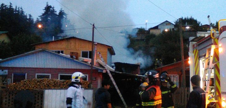 Incendio consumió dos viviendas y dejó a 6 personas damnificadas ... - BioBioChile