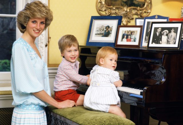 UNITED KINGDOM - OCTOBER 04: Diana, Princess of Wales with her sons, Prince William and Prince Harry, at the piano in Kensington Palace (Photo by Tim Graham/Getty Images)