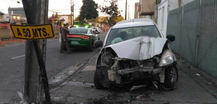 Auto aparece destruido tras choque en avenida de Concepción ... - BioBioChile