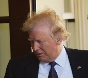 Foto pone en evidencia el falso bronceado de Trump y saca risas en internet