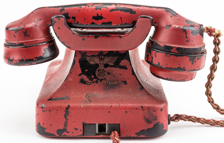 Venden el teléfono rojo "de la destrucción" de Adolf Hitler en $156 millones