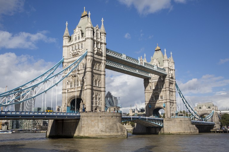 China copia descaradamente el famoso puente de Londres y construye el suyo propio