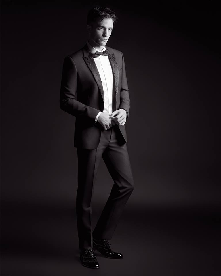 Robert Pattinson luce su sensualidad en campaña para Dior