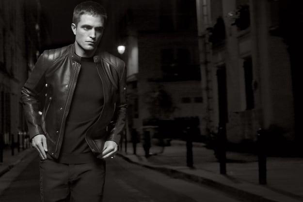 Robert Pattinson luce su sensualidad en campaña para Dior