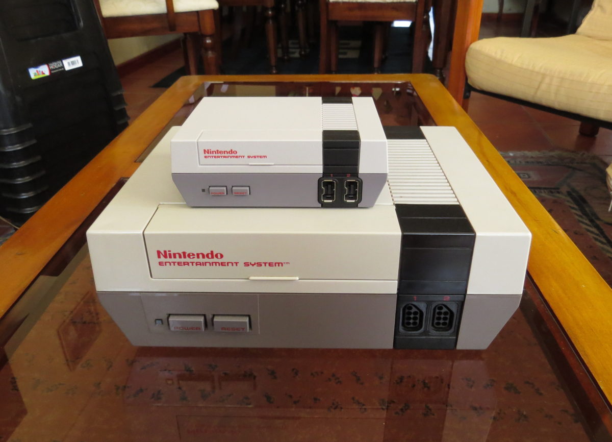 La NES original junto a la NES Mini | Camilo Suazo | BBCL