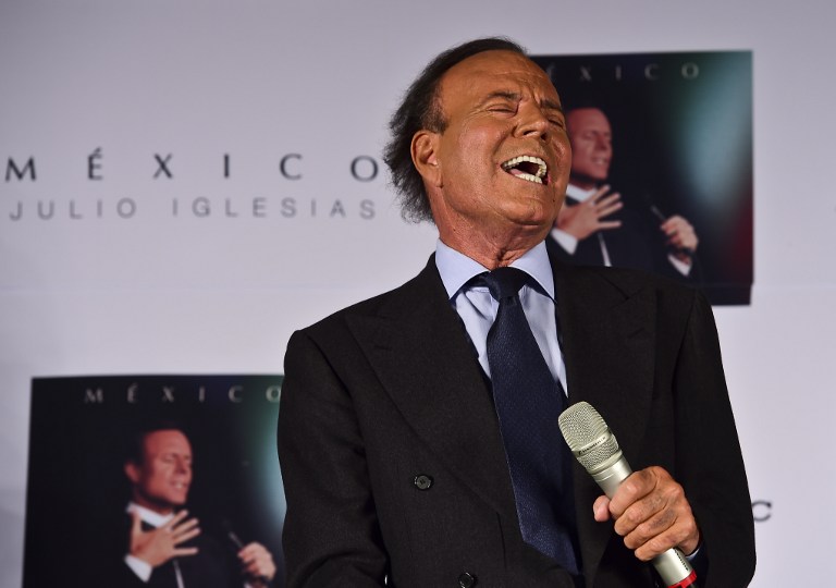 Julio Iglesias presentando su álbum  "Mexico" en 2015 | AFP | Ronaldo Schemidt.