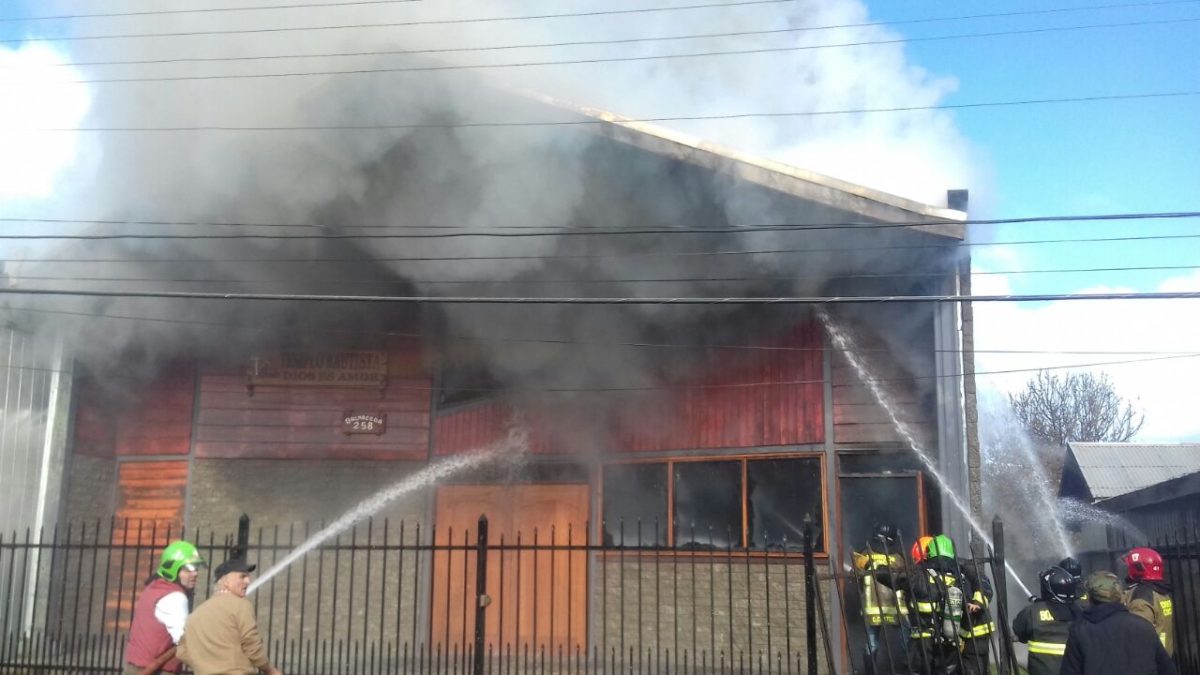 incendio-destruy-templo-bautista-en-la-araucana-no-hay-lesionados-1200x675.jpg