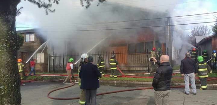 incendio-destruy-templo-bautista-en-la-araucana-no-hay-lesionados1-720x350.jpg