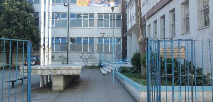 Docentes del Liceo Enrique Molina de Concepción suspenden ... - BioBioChile